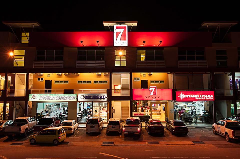 Seven Hotel Putatan Exterior foto